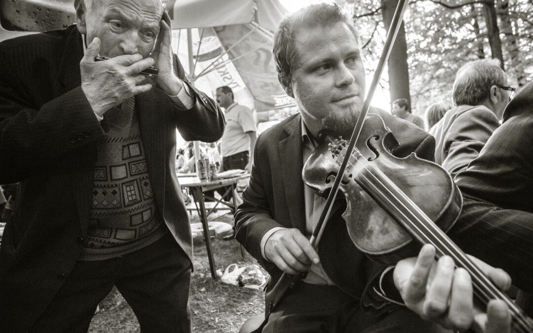O sekretach warsztatu skrzypka, odkrytych podczas nauki u wiejskich muzyków. Marcin Drabik