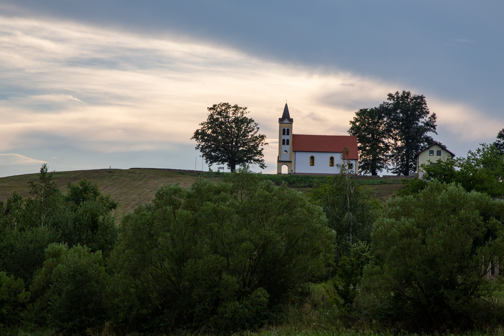 Kościół w miejscowości Ćelinovac, okolice Bosanskiej Gradiški. Jedno z najważniejszych miejsc spotkań Polaków mieszkających na terenie Bośni i Hercegowiny.
